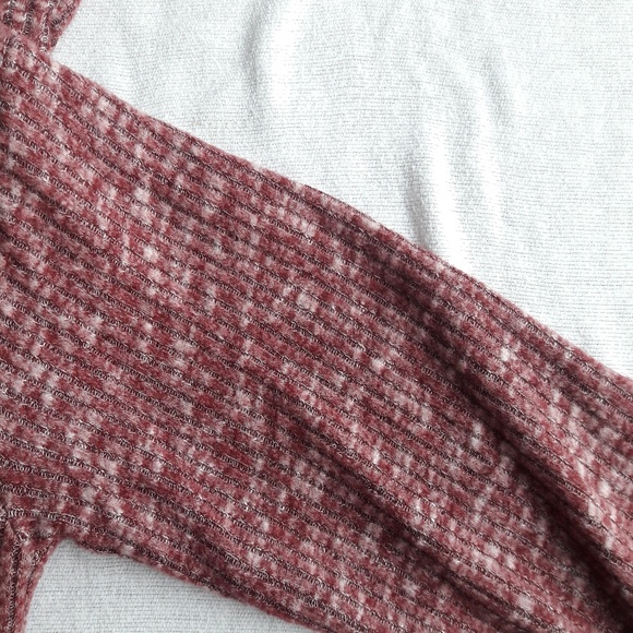 CLEARANCE🏃♀️2 left🏃♀️Burgundy sweater - Picture 4 of 5
